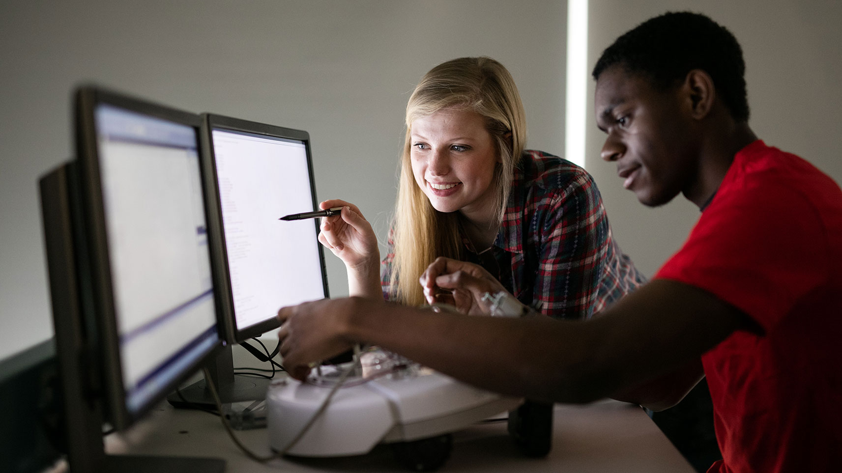 students working together on class project