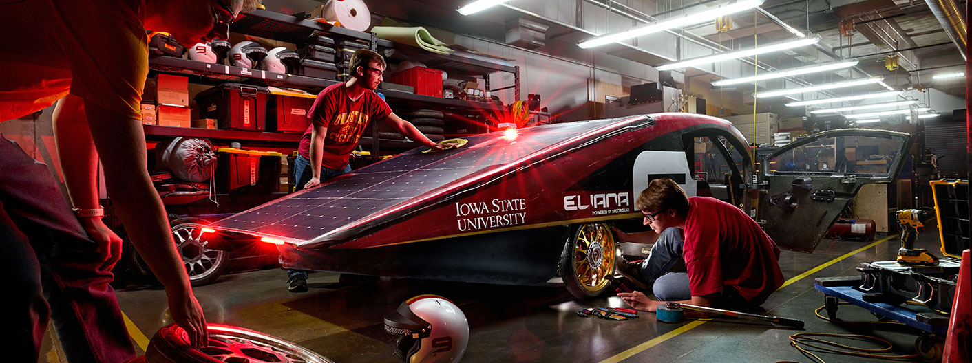 students working on solar car project